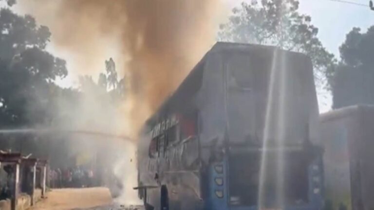 09_01_2023-bus_fire_gwalior_puri_202319_215431